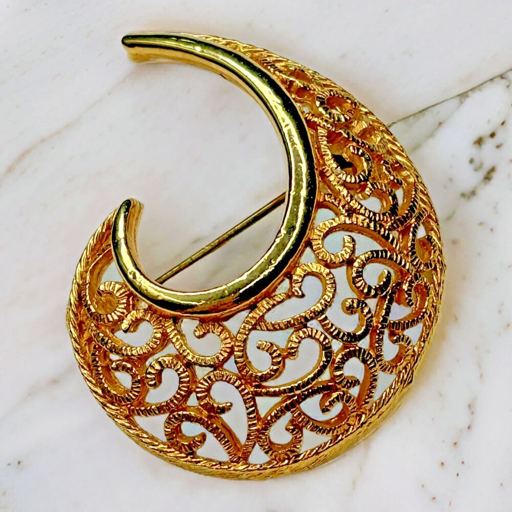 Brooch -HOLLYWOOD Ornate Comma Brooch 1.5 Inches signed Hollywood